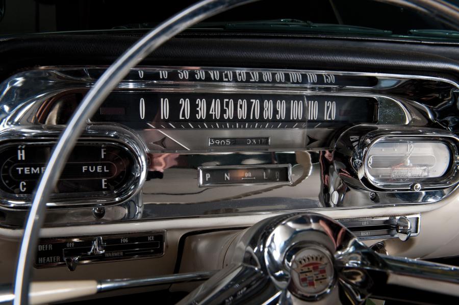  Cadillac Series 62 Hardtop Coupe 1958 года  (фото 10 из 19)